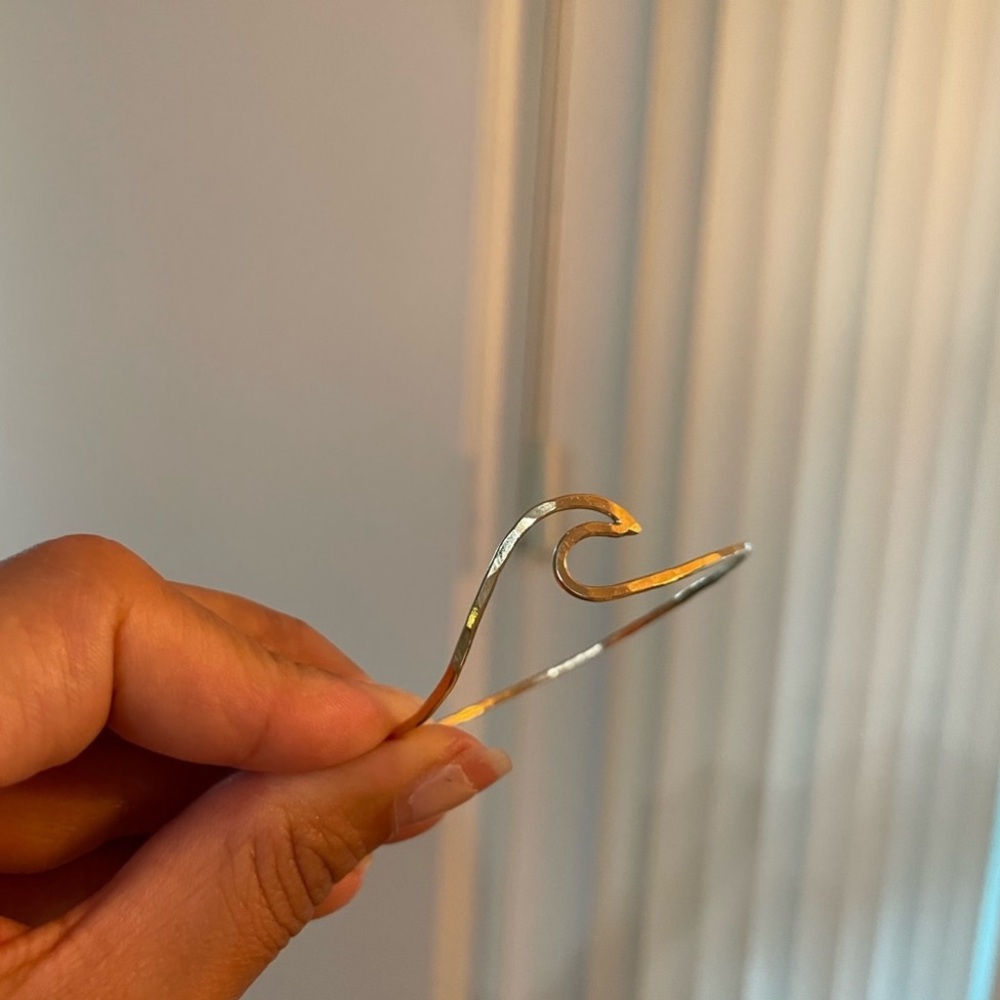 Gold-filled Hammered Wave Bangle